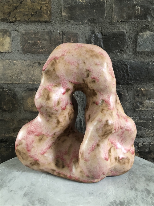 Keramik skulptur af Pernille Calundan